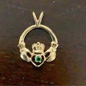 14k gold with emerald claddagh pendant